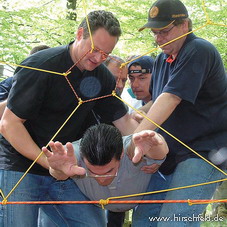 Spinnennetz Back to the roots – Outdoor-Team-Training