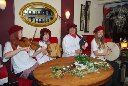 café Französische Musik zur Weihnachtsfeier