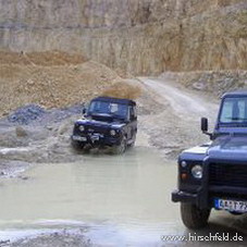 LR 90 und 110 fahren im Gelände Offroad fahren im Steinbruch