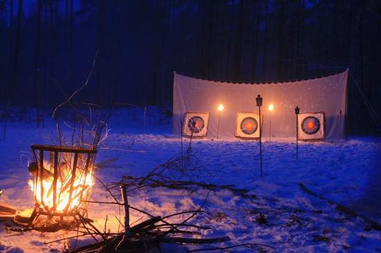 Bogenschießen mit Lagerfeuerkorb Winterlicher Erlebnisausflug