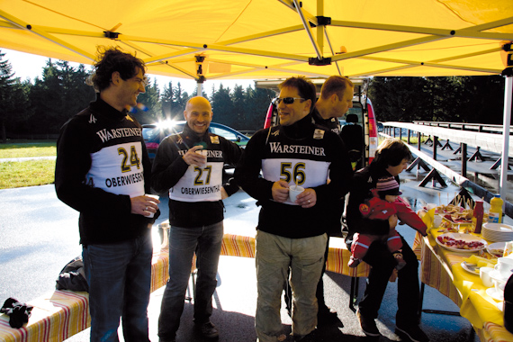 Snack Zeit zum Biathlon Firmencup. Wer trifft zum Biathlon-Firmencup