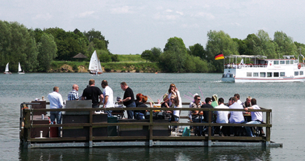Party Floß Partyfloß auf der Xantener Nordsee