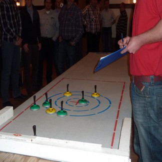 Tischvariante Mini-Eisstockbahn Eisstockschießen zu Ihrer Weihnachtsfeier