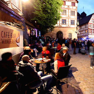 Tiergärtnertorplatz bei Nacht Nürnberg Abend, Dämmerung, Gruppe