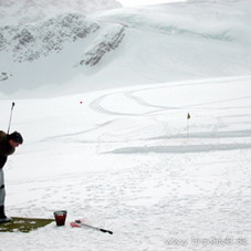 Schneegolf Event am Gletscher Schneegolf-Event am Gletscher
