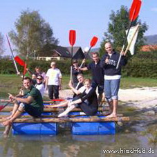 Flossfahrt! Floßbau und Seeüberquerung!
