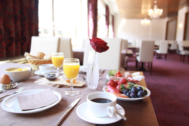 Fit-in-den-Tag Frühstück Sure Hotel by Best Western Bad Dürrheim