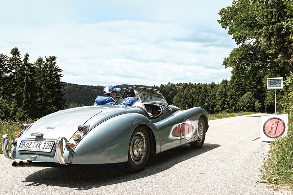 LORD GEORGE Oldtimer-Rallye Prüfung bei einer Oldtimer Rallye