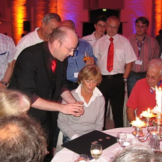 Martin Eisele in Aktion Zauberer Weltmeister Martin Eisele