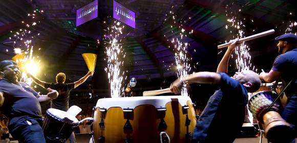 DrumEnergetics Drum Event mit Klatschstangen