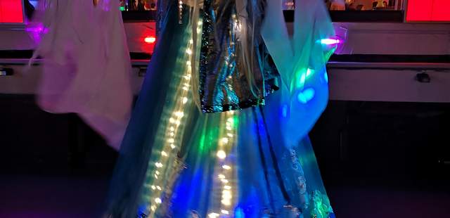 Stelzen und Lichtshow Stelzen und Lichtshow