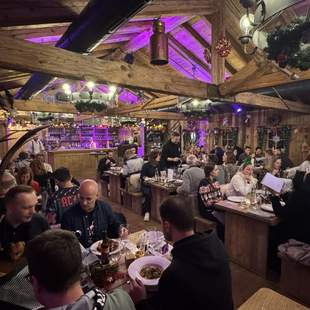 Weihnachtshüttenzauber Weihnachts-Hüttenzauber mit XMAS Games & DJ