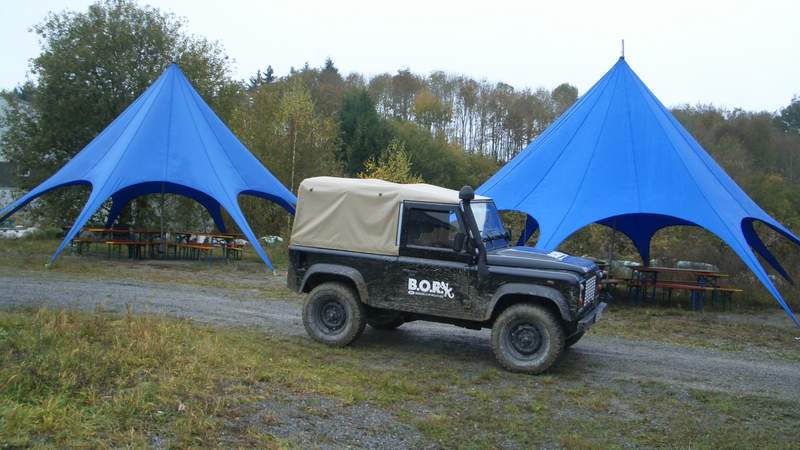 Offroad fahren im Steinbruch