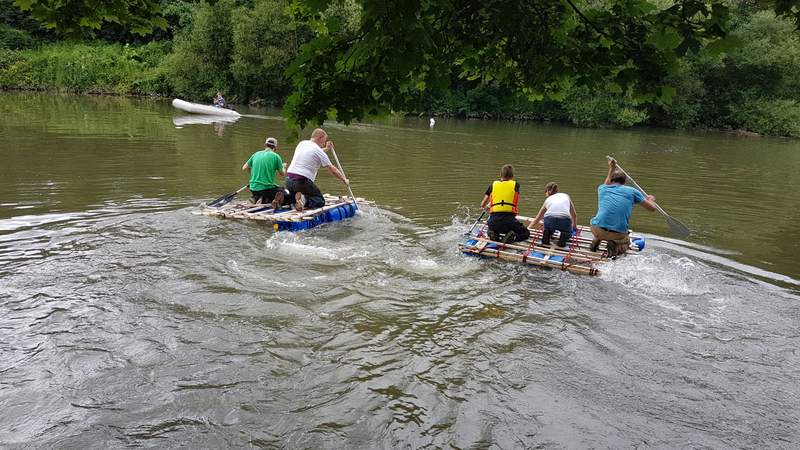 Floßbau Challenge als Teamevent auf der Mosel