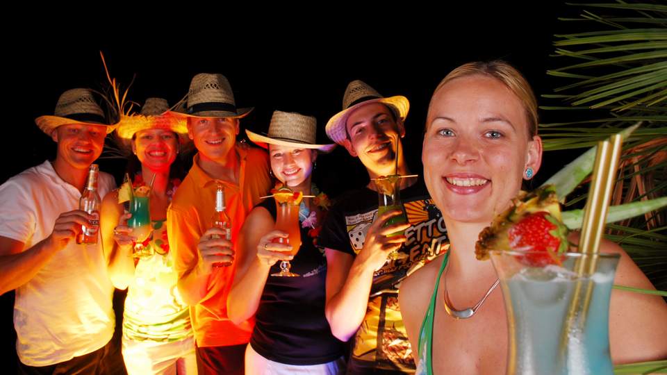 Teambuilding Betriebsausflug Firmen-Event Beachparty