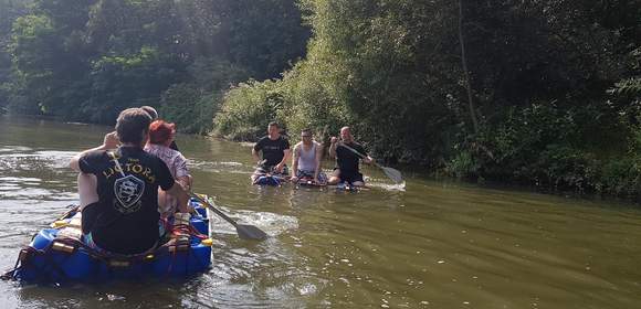 Floßbau Challenge als Teamevent auf der Mosel
