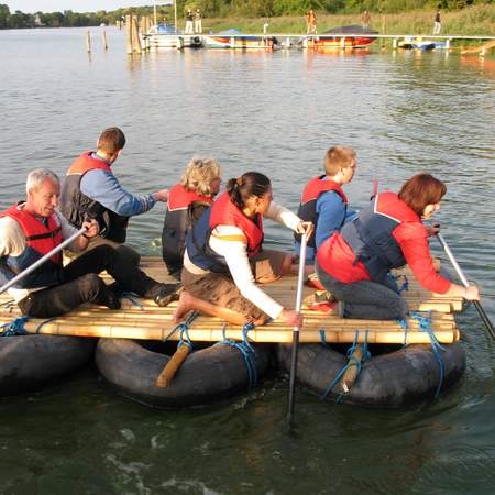 Floßbau mit Floßfahrt – Das Teambuilding!