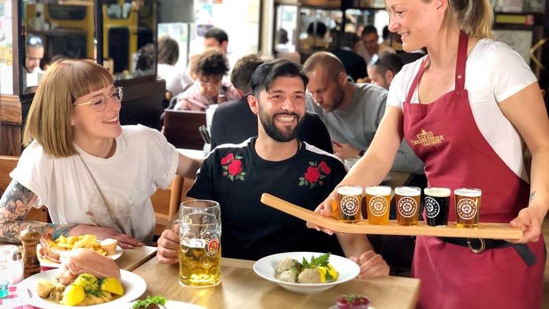 Gruppenhighlight mit Reichstag in Berlin