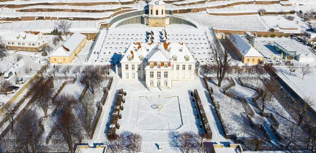 Schloss Wackerbarth im Winter Vogelperspektive Schloss Wackerbarth