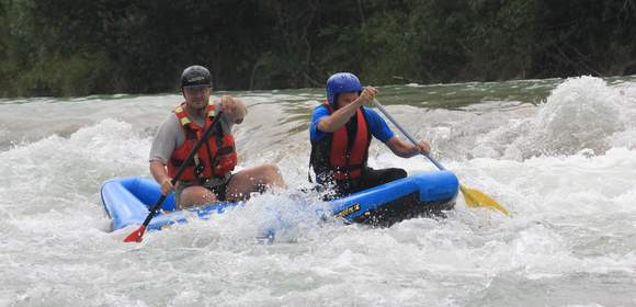 River-Riding im Team-Kanadier