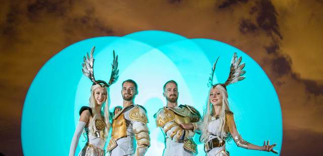 Walking Acts Göttinnen und Götter Göttinnen und Götter Walking Acts mit Videomapping