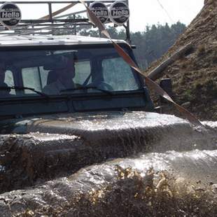 Wasserdurchfahrt mit Bergegurt OFFROAD CAMPS in Deutschland