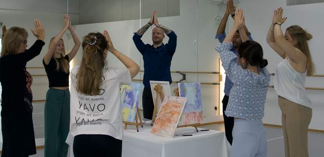 Yoga und Malen Team Workshop Firmenevent