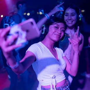 Silent Disco Paket mit DJ´s, Bühne & Technik
