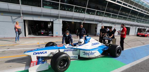 Supersportwagen auf dem Hockenheimring fahren