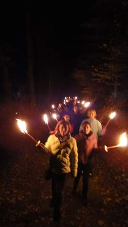 Fackelwanderung mit Teamelementen