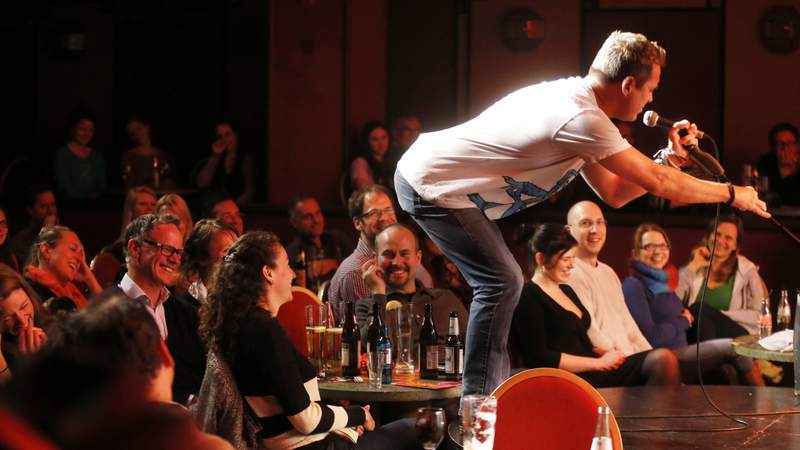 Das Comedy Teamevent mit Buffet und Getränken