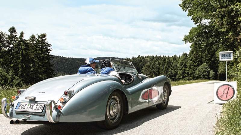 LORD GEORGE Oldtimer-Rallye Prüfung bei einer Oldtimer Rallye