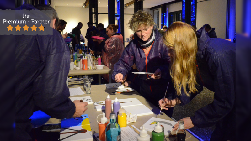 Kreative Weihnachtsfeier mit Action Painting Weihnachtsfeier mit Action Painting