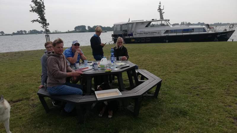 Strategieklausur auf Motoryacht, Niederlande