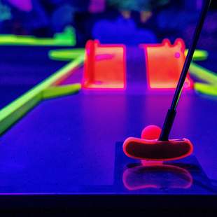 Schwarzlicht Minigolf 3 D Farbrausch