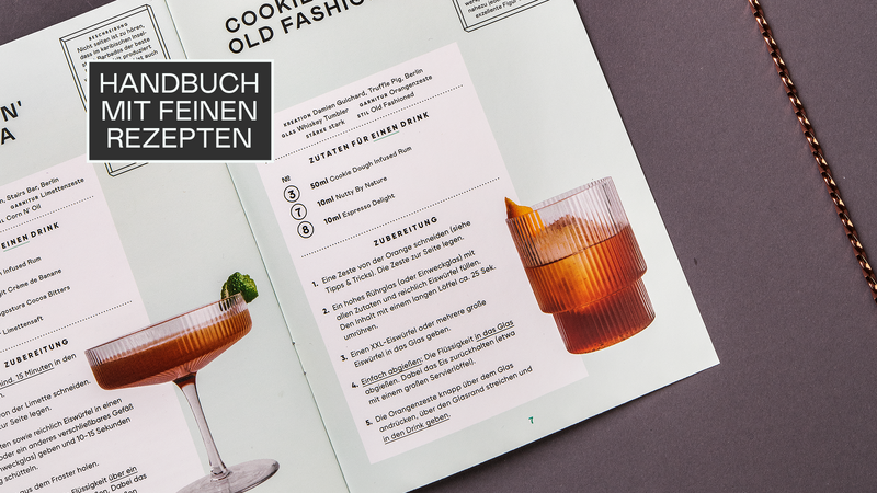 Mit dabei: Ein Handbuch mit außergewöhnlichen Rezepten von führenden Bartender*innen aus der ganzen Welt, spannenden Stories sowie Tipps & Tricks für die Zubereitung der Drinks zuhause.