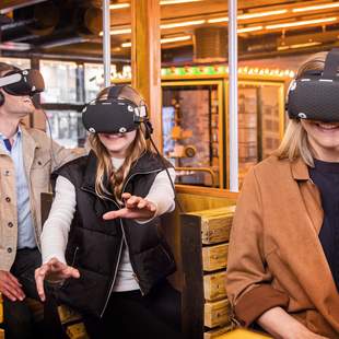 Gäste erleben VR-Fahrt