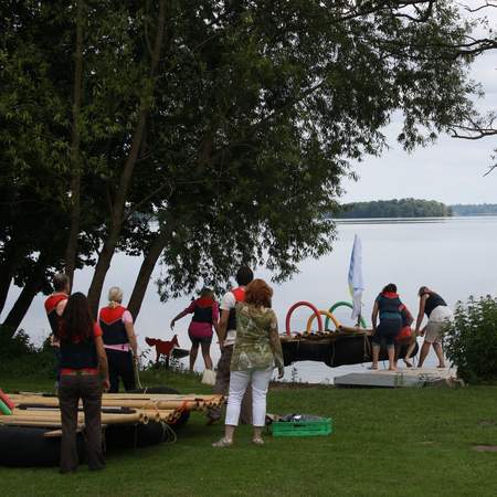 Floßbau mit Floßfahrt – Das Teambuilding!