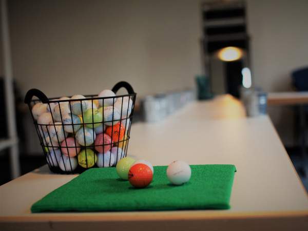 indoor Golf Event Team Teambuilding