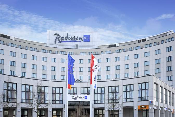 Aussenansicht am Tag Radisson Blu Hotel in Cottbus