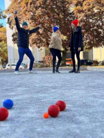 Mit All-Terrain-Boule kann man auch im Winter spielen