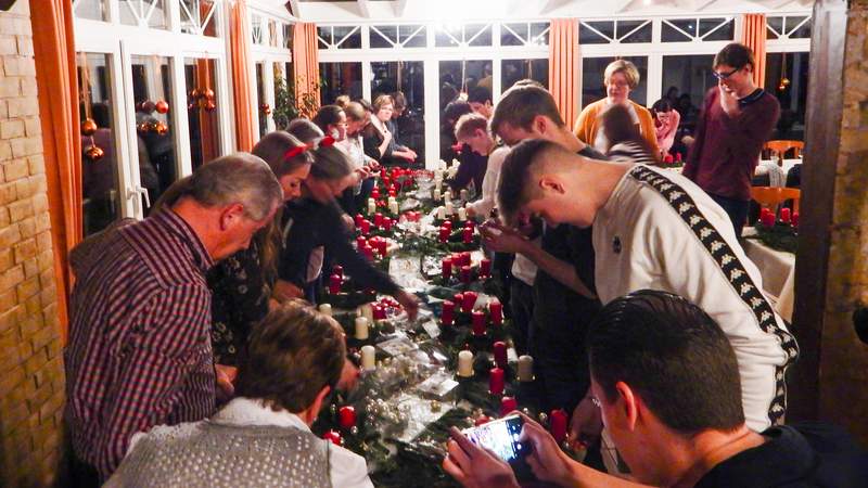 Adventskranz gestalten, Firmenfeier, Weihnachtsfeier