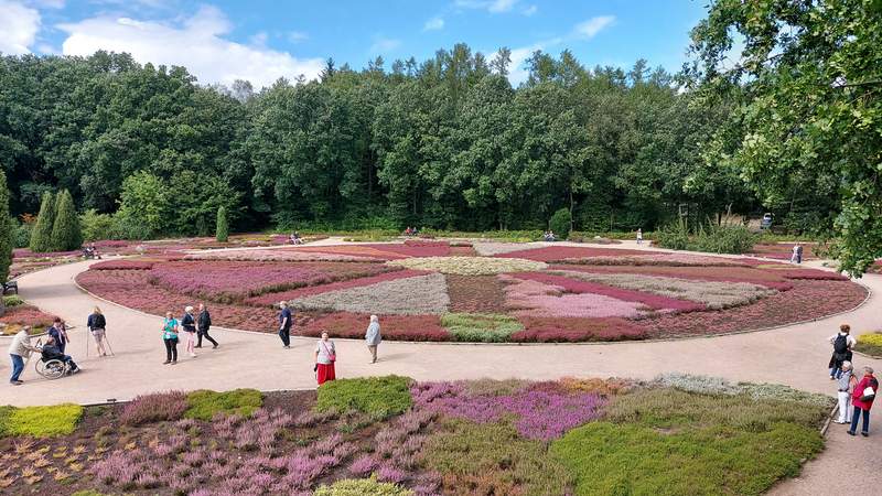 Bogenschießen im Schafstall im Heidegarten
