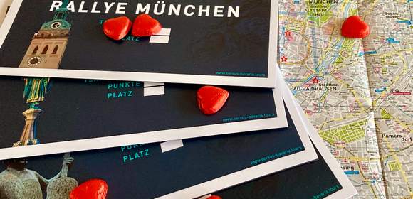 Jedes Team bekommt ein eigenes Buch mit Aufgaben