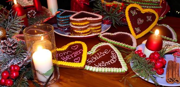 Lebkuchenherzen gestalten, Weihnachtsfeier kreativ, Weihnachtsevents