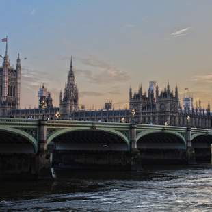 Der Big Ben ist eine der berühmtesten Sehenswürdigeiten der Metropole London