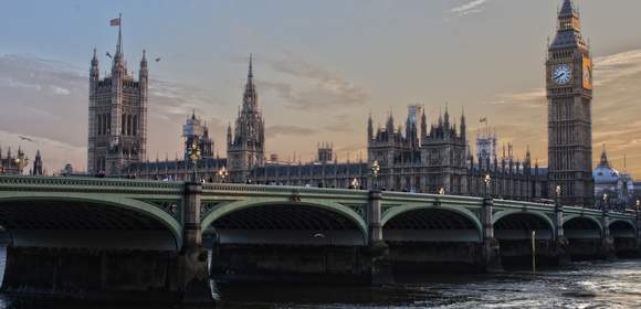 Der Big Ben ist eine der berühmtesten Sehenswürdigeiten der Metropole London