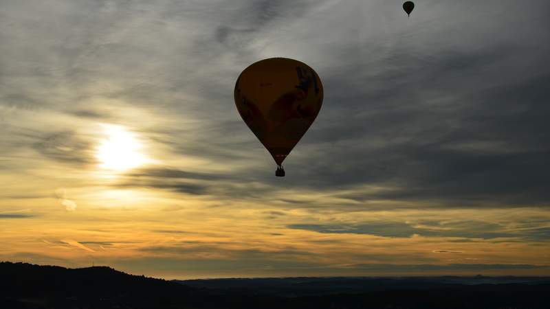 Heißluftballon & Sonne an der Mosel