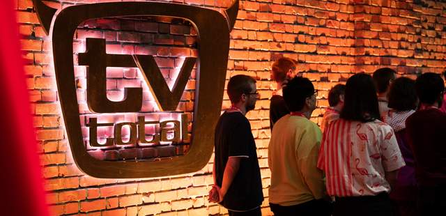 Besucher im TV Total Studio bei der Studiotour in Köln