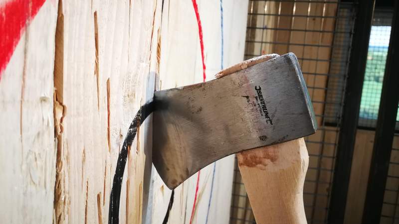 Axtwerfen axe-throwing Norddeutschland Betriebsausflug Teamevent